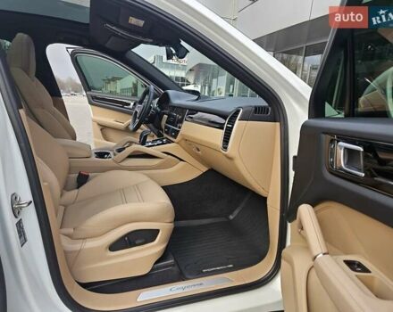Белый Порше Cayenne Coupe, объемом двигателя 3 л и пробегом 5 тыс. км за 85000 $, фото 15 на Automoto.ua