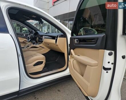 Белый Порше Cayenne Coupe, объемом двигателя 3 л и пробегом 5 тыс. км за 85000 $, фото 14 на Automoto.ua