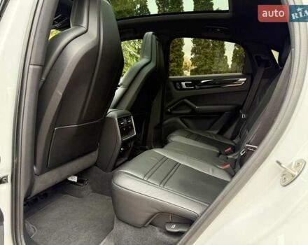 Белый Порше Cayenne Coupe, объемом двигателя 3 л и пробегом 81 тыс. км за 88500 $, фото 26 на Automoto.ua