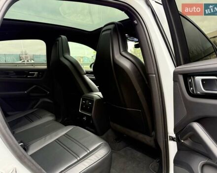 Белый Порше Cayenne Coupe, объемом двигателя 3 л и пробегом 81 тыс. км за 88500 $, фото 27 на Automoto.ua