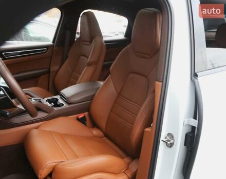Белый Порше Cayenne Coupe, объемом двигателя 3 л и пробегом 21 тыс. км за 95500 $, фото 9 на Automoto.ua