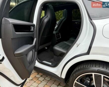 Белый Порше Cayenne Coupe, объемом двигателя 3 л и пробегом 81 тыс. км за 88500 $, фото 25 на Automoto.ua