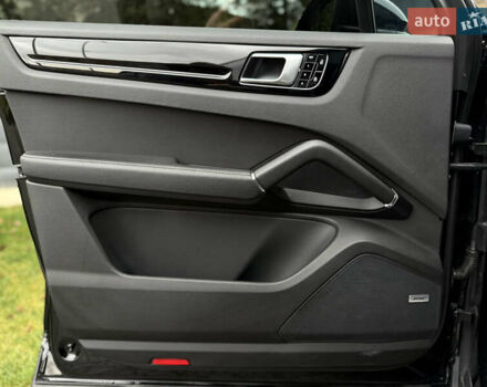 Чорний Порше Cayenne Coupe, об'ємом двигуна 3 л та пробігом 82 тис. км за 63900 $, фото 28 на Automoto.ua