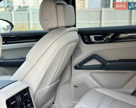 Чорний Порше Cayenne Coupe, об'ємом двигуна 2.89 л та пробігом 10 тис. км за 93777 $, фото 21 на Automoto.ua