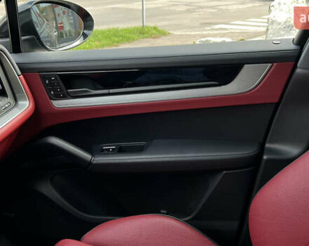 Порше Cayenne Coupe 2023 в Львове на Automoto.ua Черный Порше Cayenne Coupe, объемом двигателя 3 л и пробегом 6 тыс. км за 137000 $, фото 25 на Automoto.ua