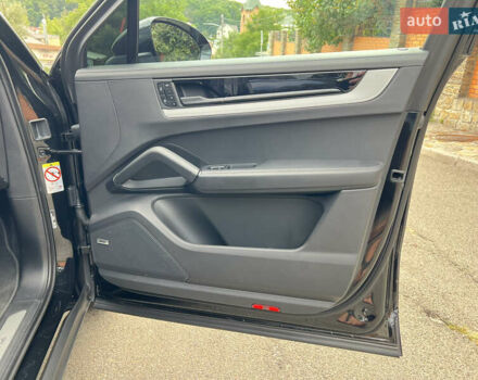 Чорний Порше Cayenne Coupe, об'ємом двигуна 3 л та пробігом 44 тис. км за 119000 $, фото 12 на Automoto.ua