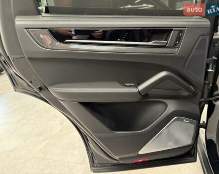 Черный Порше Cayenne Coupe, объемом двигателя 4 л и пробегом 25 тыс. км за 302700 $, фото 37 на Automoto.ua