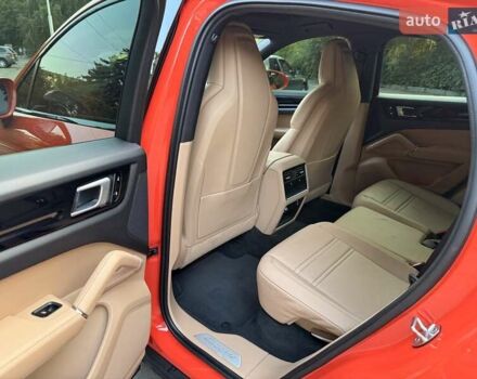 Красный Порше Cayenne Coupe, объемом двигателя 3 л и пробегом 71 тыс. км за 64500 $, фото 15 на Automoto.ua