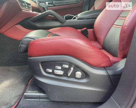 Червоний Порше Cayenne Coupe, об'ємом двигуна 0 л та пробігом 25 тис. км за 112000 $, фото 16 на Automoto.ua