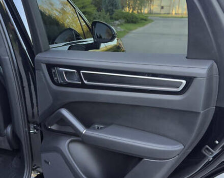 Порше Cayenne Coupe, объемом двигателя 4 л и пробегом 25 тыс. км за 105000 $, фото 25 на Automoto.ua