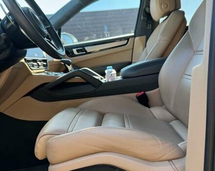 Серый Порше Cayenne Coupe, объемом двигателя 4 л и пробегом 57 тыс. км за 99800 $, фото 26 на Automoto.ua