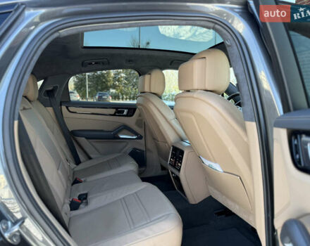 Серый Порше Cayenne Coupe, объемом двигателя 4 л и пробегом 34 тыс. км за 99900 $, фото 78 на Automoto.ua