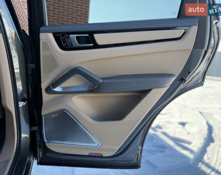 Серый Порше Cayenne Coupe, объемом двигателя 4 л и пробегом 34 тыс. км за 99900 $, фото 75 на Automoto.ua