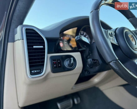 Серый Порше Cayenne Coupe, объемом двигателя 4 л и пробегом 34 тыс. км за 99900 $, фото 38 на Automoto.ua
