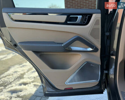 Серый Порше Cayenne Coupe, объемом двигателя 4 л и пробегом 34 тыс. км за 99900 $, фото 63 на Automoto.ua