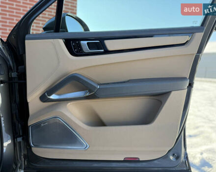 Серый Порше Cayenne Coupe, объемом двигателя 4 л и пробегом 34 тыс. км за 99900 $, фото 79 на Automoto.ua