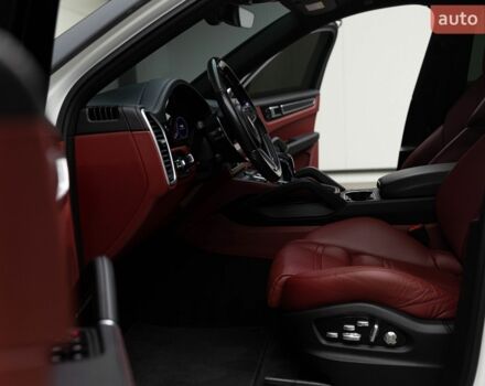 Серый Порше Cayenne Coupe, объемом двигателя 3 л и пробегом 56 тыс. км за 91000 $, фото 45 на Automoto.ua