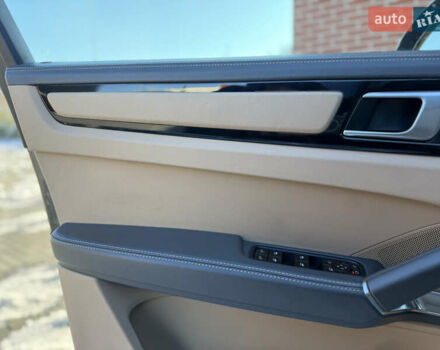 Серый Порше Cayenne Coupe, объемом двигателя 4 л и пробегом 34 тыс. км за 99900 $, фото 31 на Automoto.ua