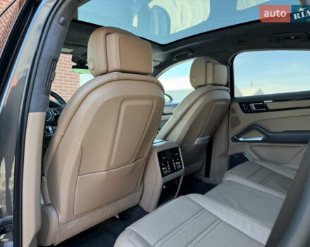 Серый Порше Cayenne Coupe, объемом двигателя 4 л и пробегом 34 тыс. км за 99900 $, фото 67 на Automoto.ua