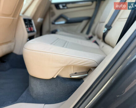 Серый Порше Cayenne Coupe, объемом двигателя 4 л и пробегом 34 тыс. км за 99900 $, фото 65 на Automoto.ua