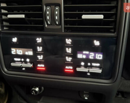 Серый Порше Cayenne Coupe, объемом двигателя 4 л и пробегом 5 тыс. км за 205000 $, фото 52 на Automoto.ua