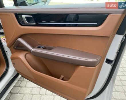 Серый Порше Cayenne Coupe, объемом двигателя 3 л и пробегом 33 тыс. км за 101384 $, фото 21 на Automoto.ua