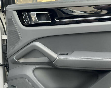 Серый Порше Cayenne Coupe, объемом двигателя 4 л и пробегом 14 тыс. км за 120000 $, фото 22 на Automoto.ua