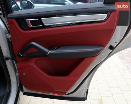 Серый Порше Cayenne Coupe, объемом двигателя 4 л и пробегом 25 тыс. км за 124900 $, фото 45 на Automoto.ua