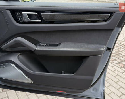 Серый Порше Cayenne Coupe, объемом двигателя 4 л и пробегом 5 тыс. км за 205000 $, фото 32 на Automoto.ua