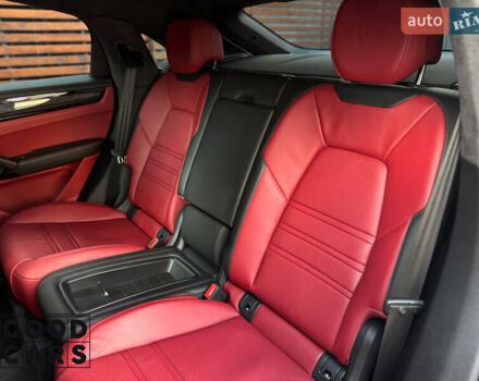 Серый Порше Cayenne Coupe, объемом двигателя 4 л и пробегом 5 тыс. км за 233000 $, фото 41 на Automoto.ua