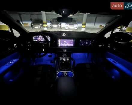 Серый Порше Cayenne Coupe, объемом двигателя 4 л и пробегом 5 тыс. км за 212000 $, фото 45 на Automoto.ua