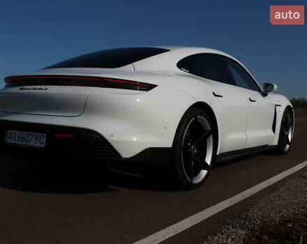 Белый Порше Тайкан, объемом двигателя 0 л и пробегом 68 тыс. км за 79700 $, фото 9 на Automoto.ua