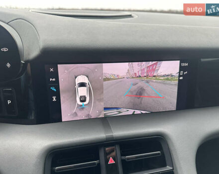 Белый Порше Тайкан, объемом двигателя 0 л и пробегом 52 тыс. км за 59900 $, фото 8 на Automoto.ua