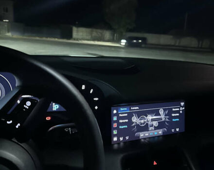 Белый Порше Тайкан, объемом двигателя 0 л и пробегом 79 тыс. км за 52700 $, фото 9 на Automoto.ua