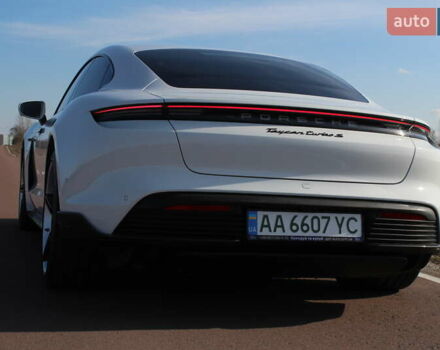 Белый Порше Тайкан, объемом двигателя 0 л и пробегом 68 тыс. км за 79700 $, фото 15 на Automoto.ua