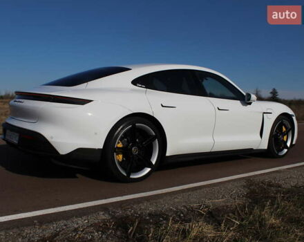 Белый Порше Тайкан, объемом двигателя 0 л и пробегом 68 тыс. км за 79700 $, фото 6 на Automoto.ua