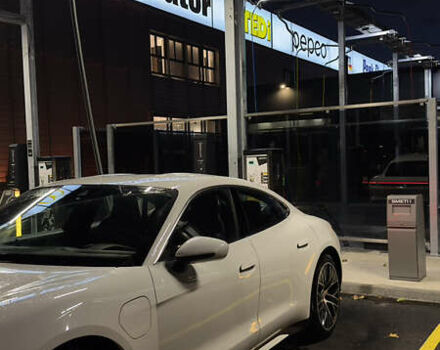 Білий Порше Тайкан, об'ємом двигуна 0 л та пробігом 99 тис. км за 70000 $, фото 2 на Automoto.ua