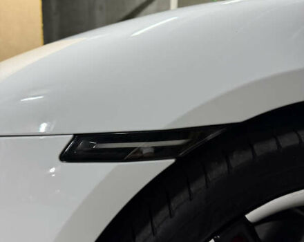 Белый Порше Тайкан, объемом двигателя 0 л и пробегом 79 тыс. км за 54500 $, фото 5 на Automoto.ua