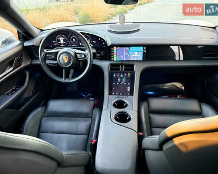 Белый Порше Тайкан, объемом двигателя 0 л и пробегом 100 тыс. км за 51800 $, фото 22 на Automoto.ua