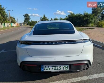 Белый Порше Тайкан, объемом двигателя 0 л и пробегом 77 тыс. км за 59000 $, фото 7 на Automoto.ua