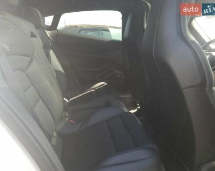 Белый Порше Тайкан, объемом двигателя 0 л и пробегом 23 тыс. км за 38000 $, фото 9 на Automoto.ua