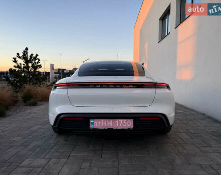 Белый Порше Тайкан, объемом двигателя 0 л и пробегом 100 тыс. км за 51800 $, фото 46 на Automoto.ua