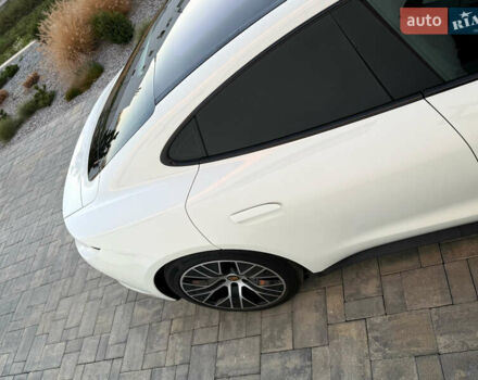 Белый Порше Тайкан, объемом двигателя 0 л и пробегом 100 тыс. км за 51800 $, фото 44 на Automoto.ua