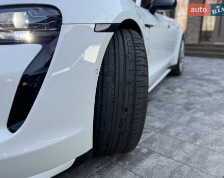 Белый Порше Тайкан, объемом двигателя 0 л и пробегом 42 тыс. км за 57900 $, фото 9 на Automoto.ua