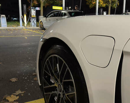 Білий Порше Тайкан, об'ємом двигуна 0 л та пробігом 99 тис. км за 70000 $, фото 4 на Automoto.ua