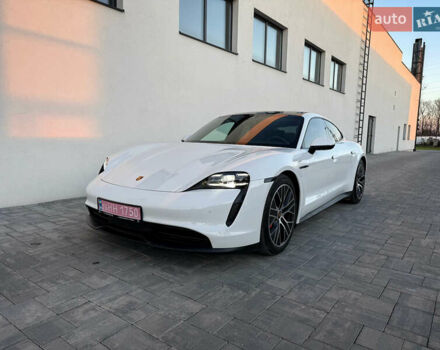 Белый Порше Тайкан, объемом двигателя 0 л и пробегом 100 тыс. км за 51800 $, фото 40 на Automoto.ua