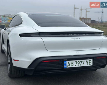 Белый Порше Тайкан, объемом двигателя 0 л и пробегом 52 тыс. км за 59900 $, фото 4 на Automoto.ua