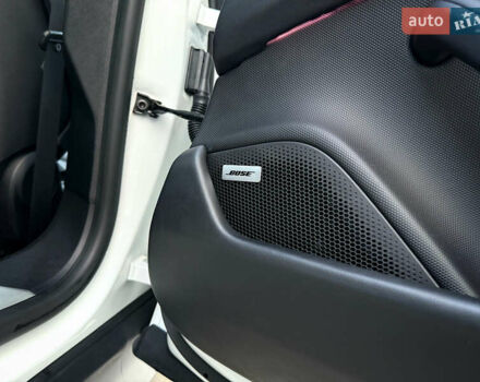 Белый Порше Тайкан, объемом двигателя 0 л и пробегом 100 тыс. км за 51800 $, фото 31 на Automoto.ua