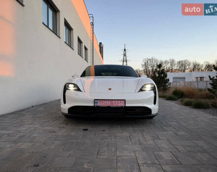 Белый Порше Тайкан, объемом двигателя 0 л и пробегом 100 тыс. км за 51800 $, фото 41 на Automoto.ua
