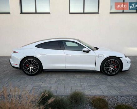 Белый Порше Тайкан, объемом двигателя 0 л и пробегом 100 тыс. км за 51800 $, фото 49 на Automoto.ua